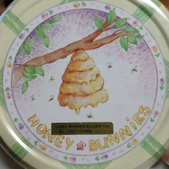 Honey Bunnies Bulged Tin  Pattern Cookies Cup - Picture 8 of 10